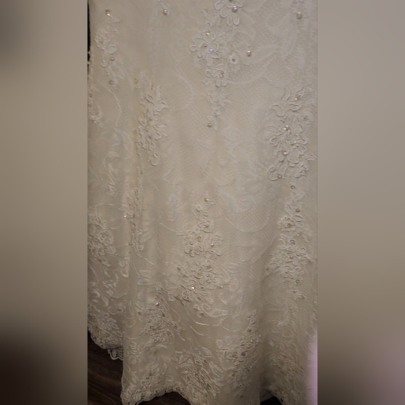 NWT Morilee Ivory Lace Sequin & Pearl Embellished Wedding Gown Sample - Picture 9 of 17